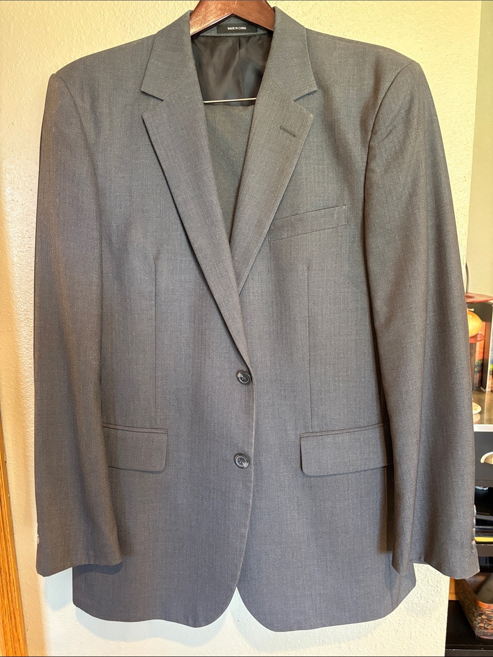 Van Heusen Charcoal Gray Two-Button Suit 42L